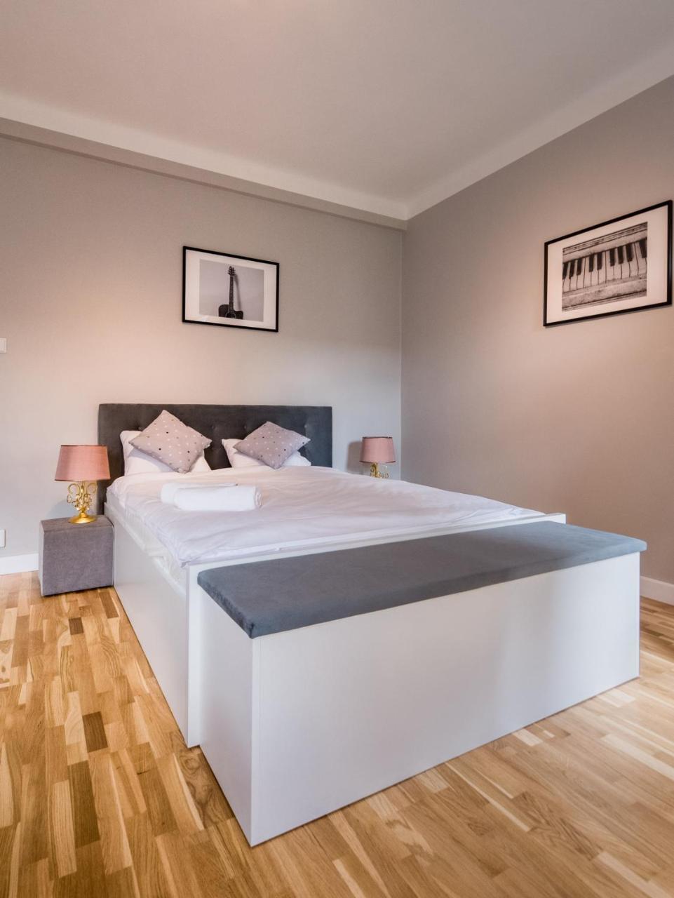 White Residence 4Rooms - City Center Varsó Kültér fotó
