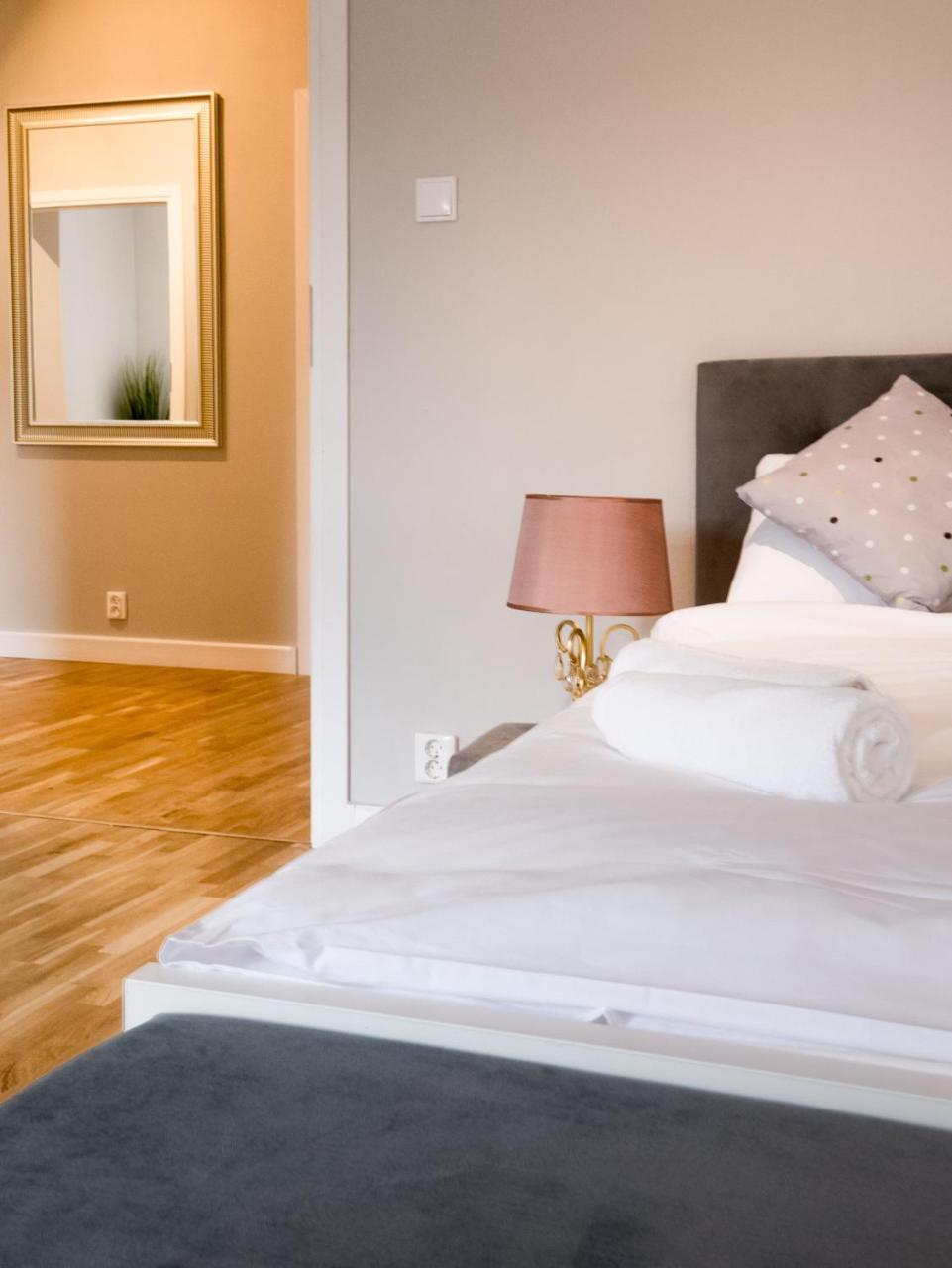 White Residence 4Rooms - City Center Varsó Kültér fotó