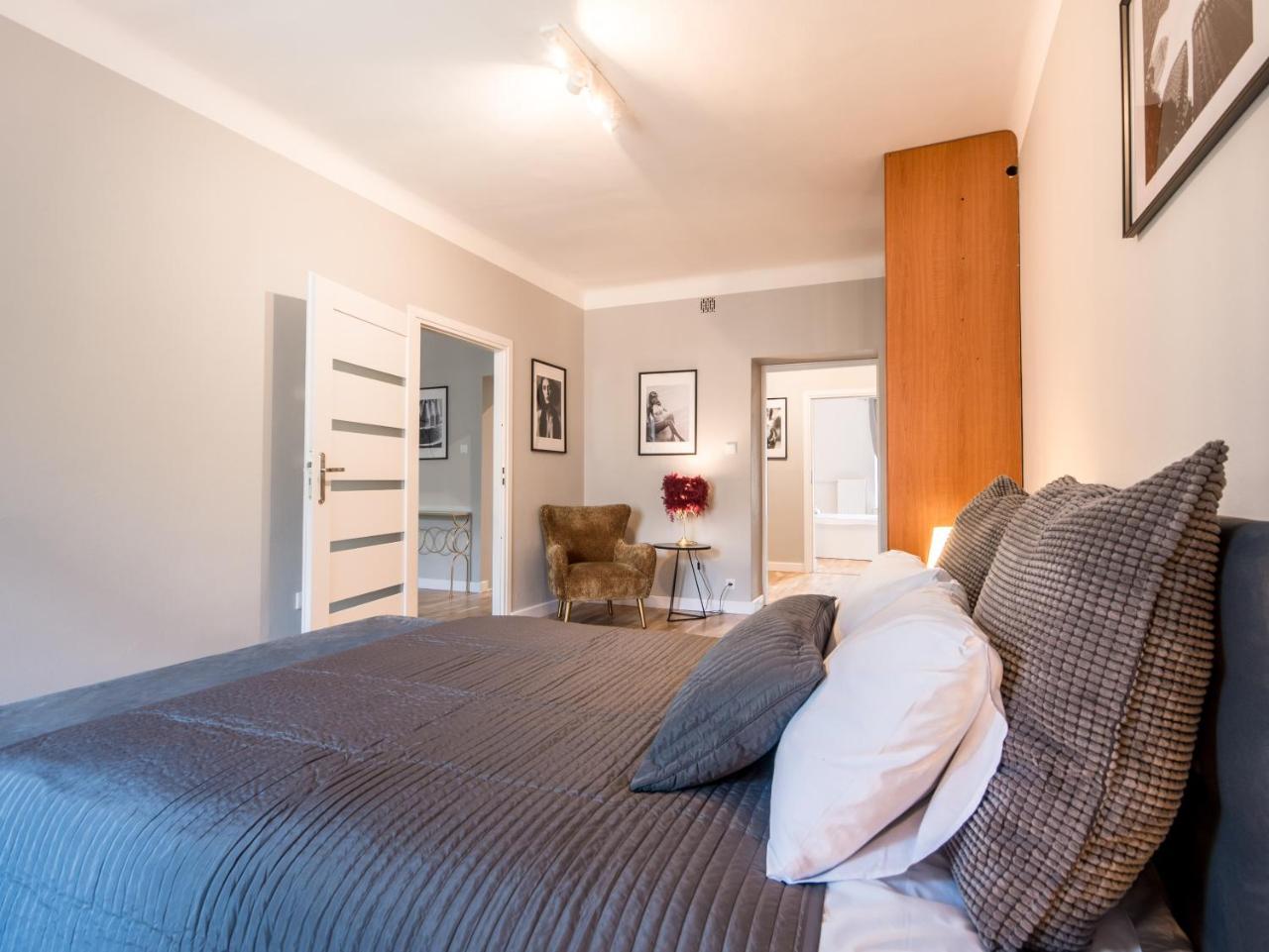 White Residence 4Rooms - City Center Varsó Kültér fotó