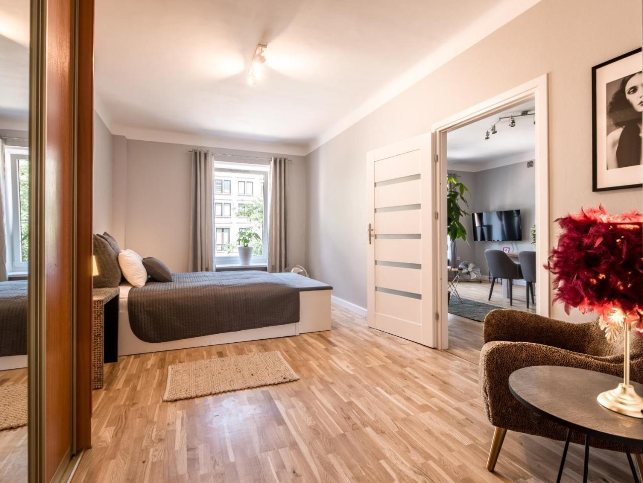 White Residence 4Rooms - City Center Varsó Kültér fotó